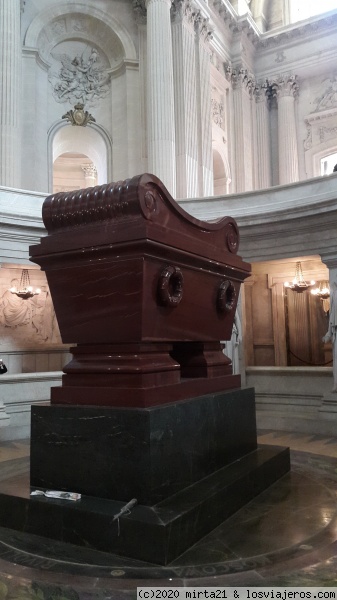 LOS INVALIDOS EN PARIS
FERETRO DE NAPOLEON EN LOS INVALIDOS DE PARIS
