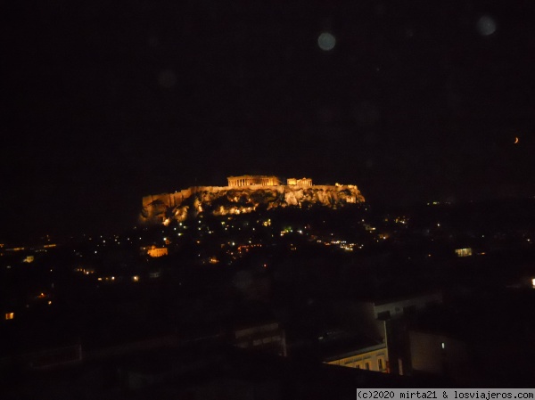 acropolis vista nocturna
Acropolis iluminada vista desde la terraza del hotel
