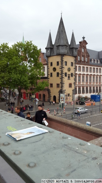 TORRE RETENTURM DE FRANKFURT
VISTA DESDE EL PUENTE DE LA TORRE RETENTURM DE FRANKFURT
