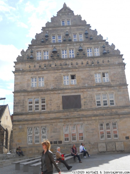 CASA DE LAS CAMPANAS DE HAMELIN
CASA DE LAS CAMPANAS EN  LA PLAZA DE LA CATEDRAL DE HAMELIN
