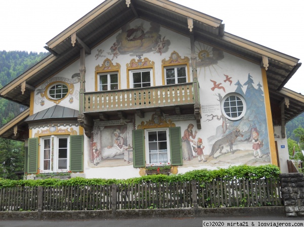 CASA CAPERUCITA ROJA DE OBERAMMERGAU
CASA CON PÍNTURAS DE CAPERUCITA ROJA EN OBERAMMERGAU
