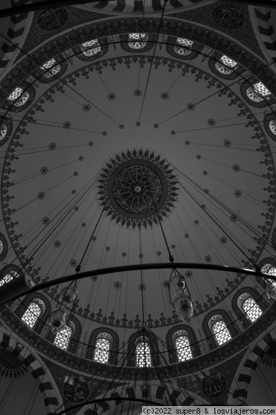 Mezquita en Estambul
Detalle del techo en una mezquita de Estambul (Turquía)
