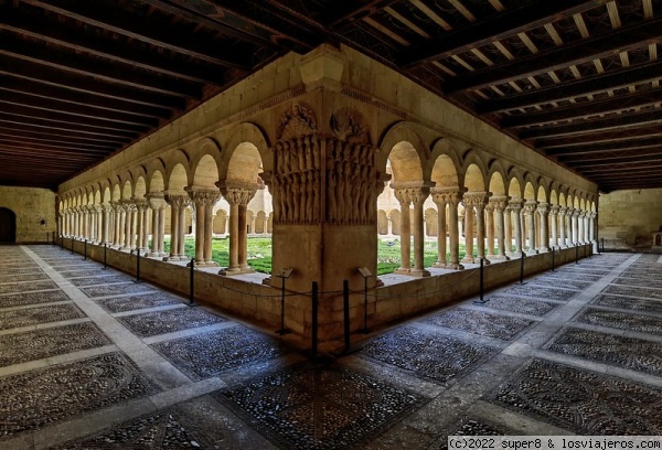 Claustro Santo Domingo de Silos
Foto del interior del Claustro románico en el Monasterio benedictino de Santo Domingo de Silos (Burgos).
