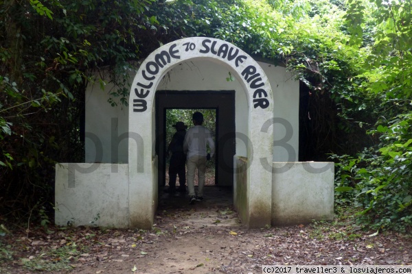 entrada al rio de los esclavos
acceso al rio donde se lavaban antes de ser subastados
