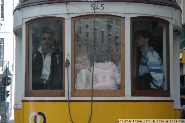 Mirada en LIsboa
Mirada incente desde el tranvia en Lisboa
