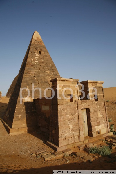 Piramide meroe
Piramide en Meroe
