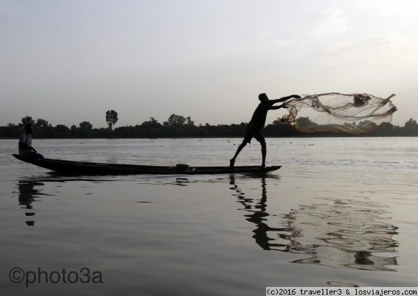 Pescadoes en el rio NIger
Pescadores al atardecer en el rio Niger, en Niamey
