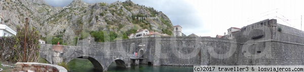 puente entrada kotor
Puente de acceso a Kotor
