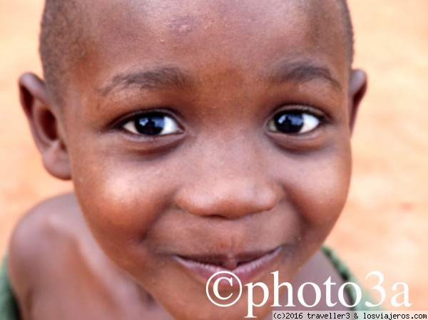 Niño Pigmeo Baka
sonrisa de niño pigmeo de la etnia de los Baka. Reserva de Dja
