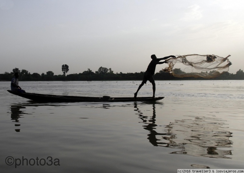 Viajar a  Niger - Pescadoes en el rio NIger