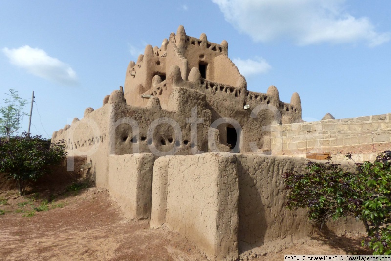 Viajar a  Ghana: Bailes Tipicos - mezquita de Zaaya (Bailes Tipicos)