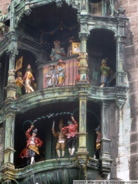 Munich. Glockenspiel
Munich. Glockenspiel
