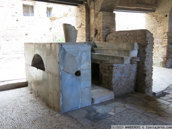 Interior de un thermopolium (establecimiento de comidas)
Interior de un thermopolium (establecimiento de comidas) en Ostia Antica
