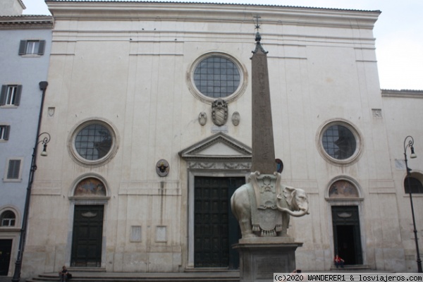Fachada exterior de Santa María sopra Minerva, con el obelisco del elefante
Fachada exterior de Santa María sopra Minerva, con el obelisco del elefante

