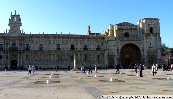 Parador de San Marcos
Sección de la fachada del Parador de San Marcos
