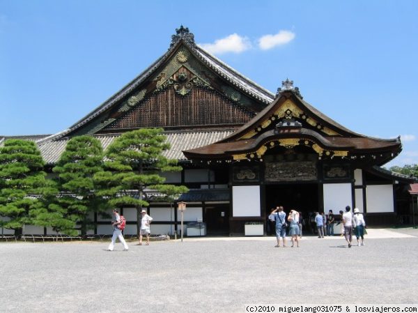 Castillo de Nijo
Este castillo de Kioto tenía la particularidad de que el edificio principal tenía el suelo de madera para que el emperador pudiera escuchar todos los ruidos y así estaba alerta ante un posible ataque.

