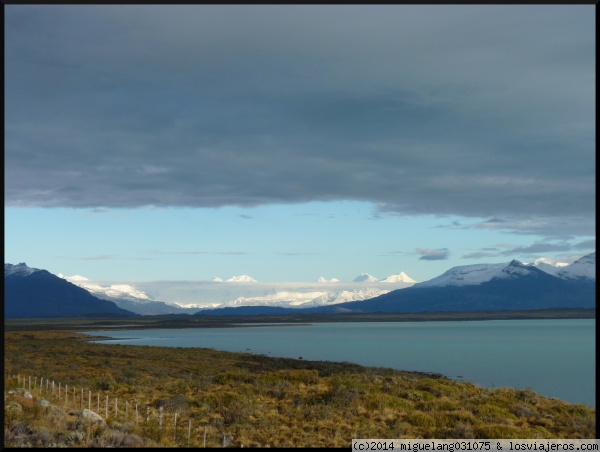 De camino al glaciar Perito Moreno
Bordeando el lago Argentino en la ruta desde El Calafate hacia el glaciar Perito Moreno
