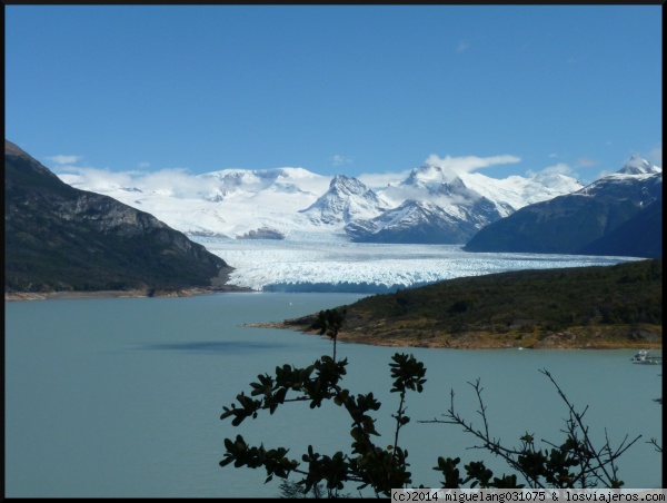 Mirador cerca del Perito Moreno
El mirador desde el que está hecha la foto se encuentra en las proximidades de las pasarelas del glaciar Perito Moreno.
