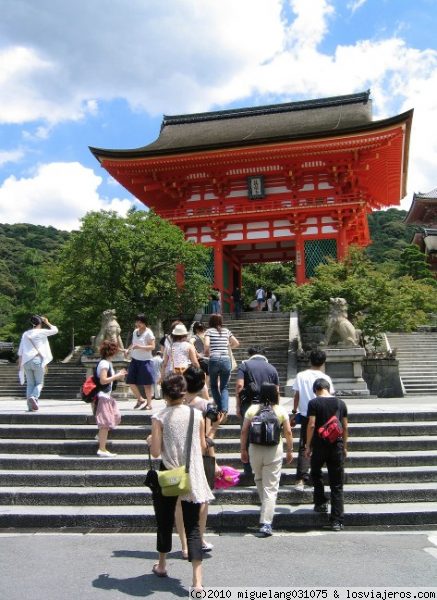 Entrada Kiyomizudera
Torii de entrada al templo Kiyomizudera
