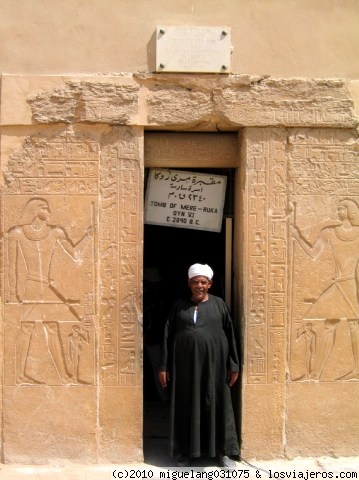 Vigilante de tumbas
Este egipcio está vigilando la mastaba de Mereruka
