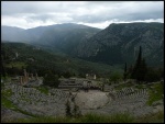 Teatro de Delfos y templo de Apolo