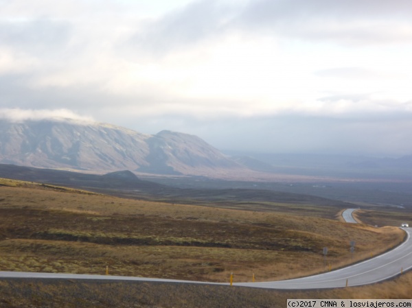 Carretera hacia la nada ... (Islandia)
Carretera hacia la nada ... (Islandia)
