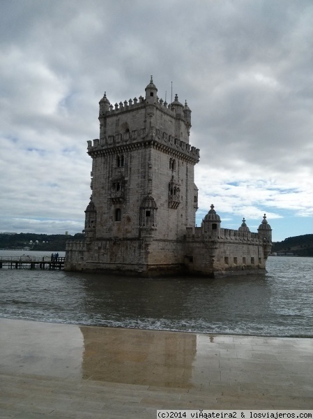 Torre de Belem
Lisboa.El monumento más famoso de la ciudad. Largas colas para visitarlo por dentro. Pero en realidad, su interés está en el exterior; en su arquitectura y su emplazamiento.
