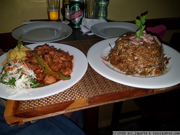 Cena Dos Pelotas
Arroz frito y ropa vieja
