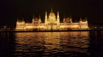 Parlamento iluminado (desde el río)