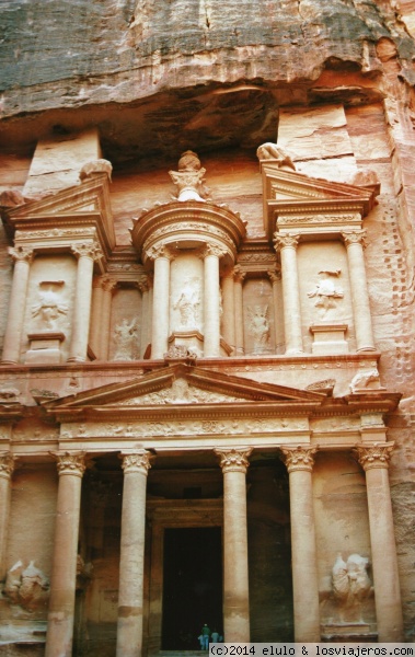 Tesoro de Petra
Tesoro de Petra llegando por el Siq en Petra, Jordania

