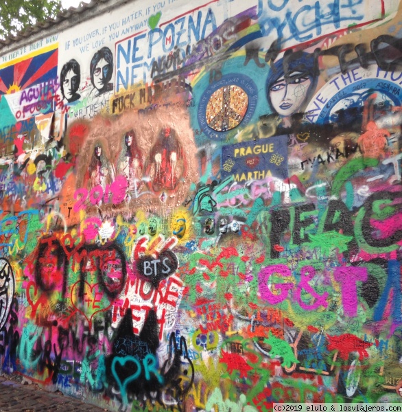 Muro de John Lennon en 2018
Es el mismo muro, la misma ubicación, pero nada que ver con el de 1996
