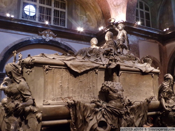 Kaisergrut
Arte funerario imperial, ¡impresionante!
