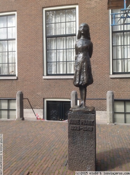 Escultura Anne Frank
Escultura de Ana Frank muy cerca de su casa museo
