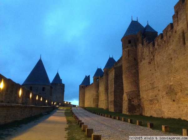 Las murallas de Carcassonne
Las murallas de la ciudad medieval de Carcassonne entrando por la puerta de Narbona
