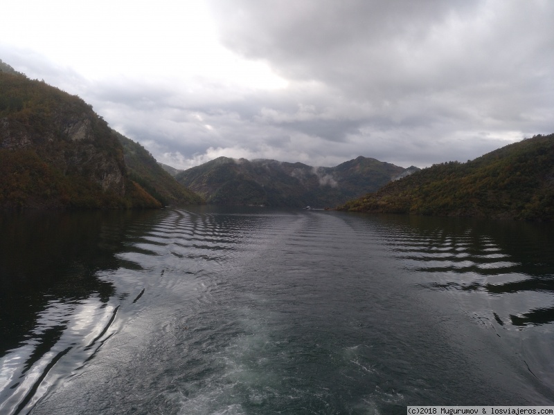 Foro de Ferry: Vista Lago Komani