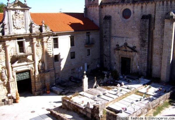 PARADOR DE SANTO ESTEVO
Entrada principal de frente, capilla de Santo Estevo y cementerio
