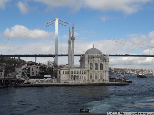 Mezquita de Ortaköy
Mezquita desde el ferry
