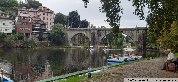 Amarante
Pedalo en el río
