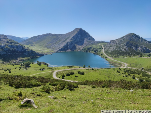 Lagos de Covadonga
Vista del lago Enol desde el mirador entrelagos
