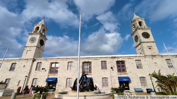 Centro comercial Clocktower
Centro comercial Clocktower situado en el Puerto de King’s Wharf, Bermuda
