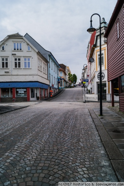 calle de Stavanger
Vista de una de las calles de Stavanger por las que paseamos junto con nuestra guía
