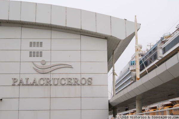 Terminal D puerto de Barcelona
Terminal que construyo Costa Cruceros en el Puerto de Barcelona
