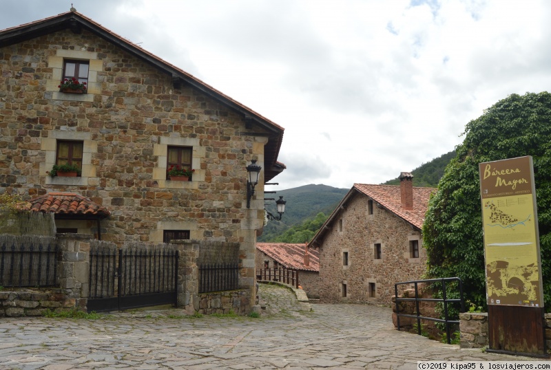 Por Galicia y algo más - Blogs de España - Hacía casa, parando en Bárcena Mayor (1)