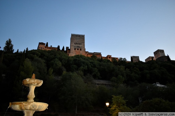 La Alhambra desde el Paseo de los Tristes
La Alhambra de Granada vista desde el Paseo de los Tristes
