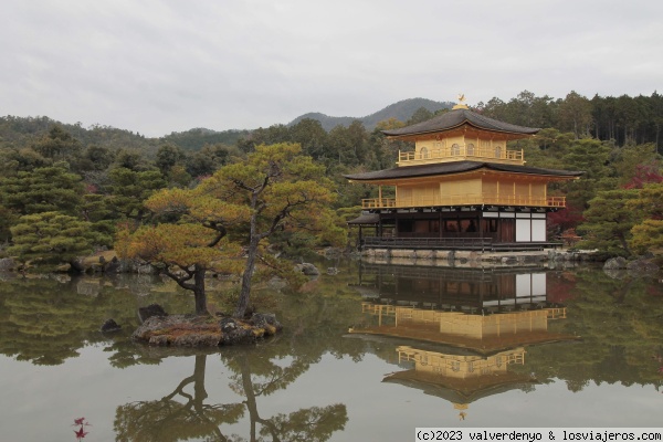 Templo Kinkaku-ji
El templo Kinkaku-ji junto a su lago

