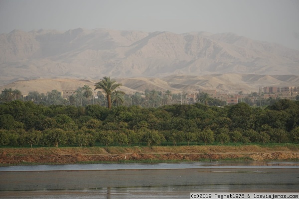 Vistas de la orilla del Nilo entre Lúxor y Asuán
Vistas de la orilla del Nilo desde el crucero que une Lúxor y Asuán.
