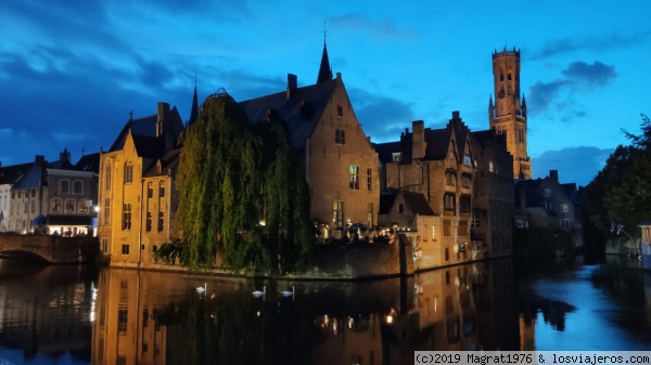 Brujas de noche
Los canales y calles de Brujas son preciosos tanto de día como de noche
