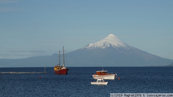 El volcán Osorno presidiendo el lago Llanquihue
Vista del lago Llanquihue desde Puerto Vaeas con el espectacular volcán Osorno de fondo
