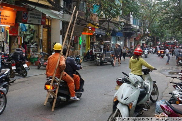 Crazy motos en Hanoi
En la ciudad de Hanoi se puede ver de todo circulando en moto. Un espectáculo en sí mismo, que no hay que perderse.
