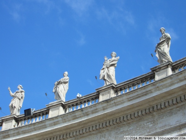 VATICANO
Estatuas en la plaza del Vaticano
